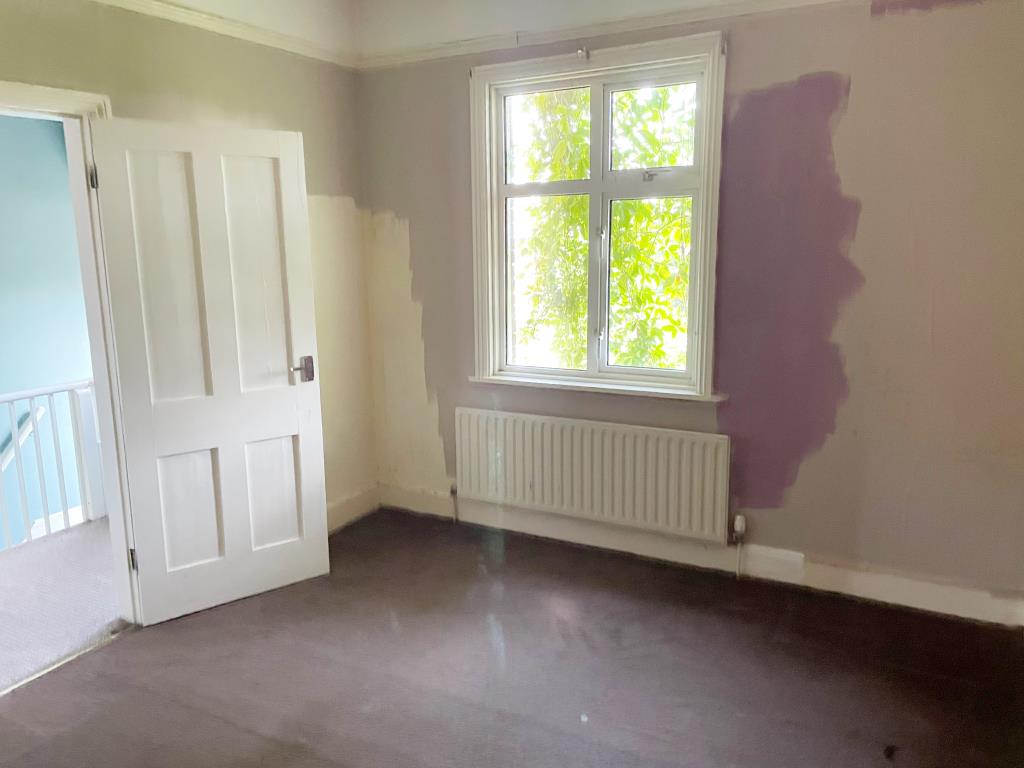 Lot: 99 - HOUSE ARRANGED AS TWO FLATS WITH LARGE GARDENS - Main bedroom with view to rear of property